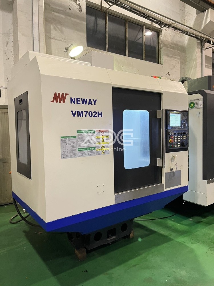 Used Neway VM702H machining center