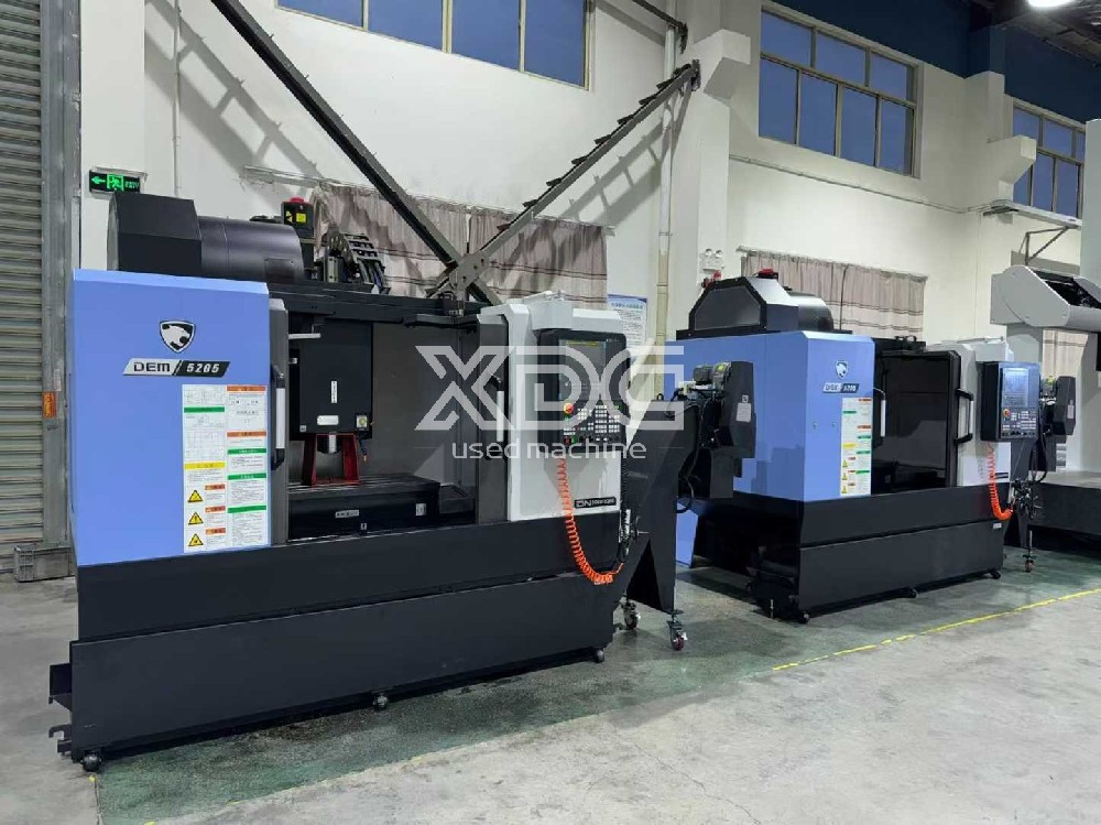 Used Doosan DEM5205 machining center